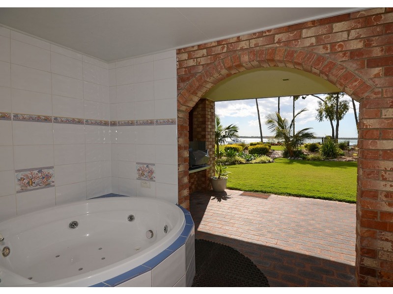6 Burrum Street, Burrum Heads QLD 4659