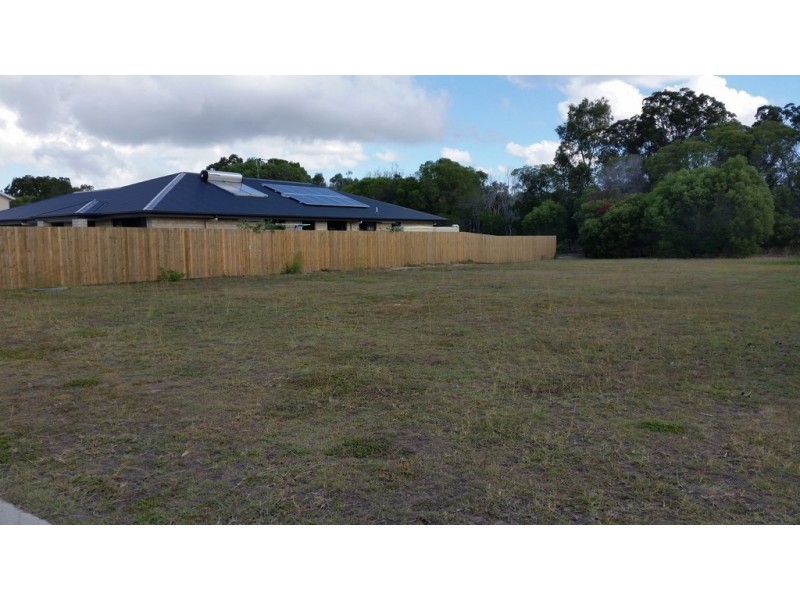 11 Lakes Blvd, Burrum Heads QLD 4659