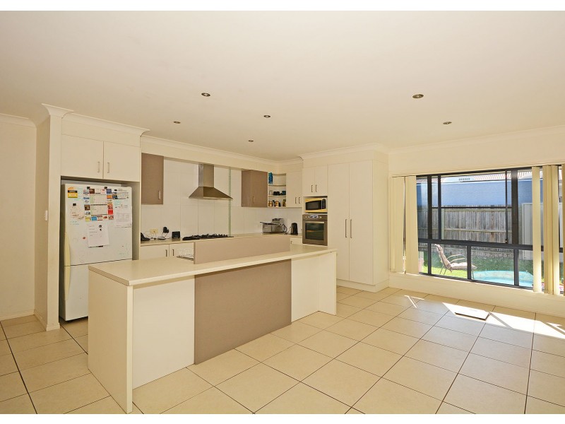 8 Krista Court, Burrum Heads QLD 4659