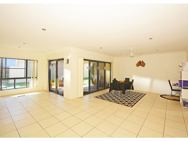 8 Krista Court, Burrum Heads QLD 4659