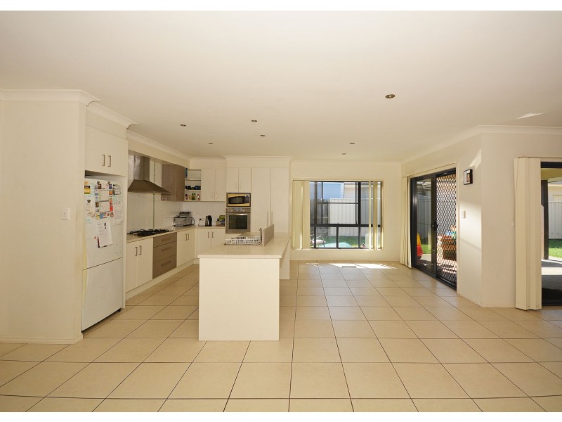 8 Krista Court, Burrum Heads QLD 4659