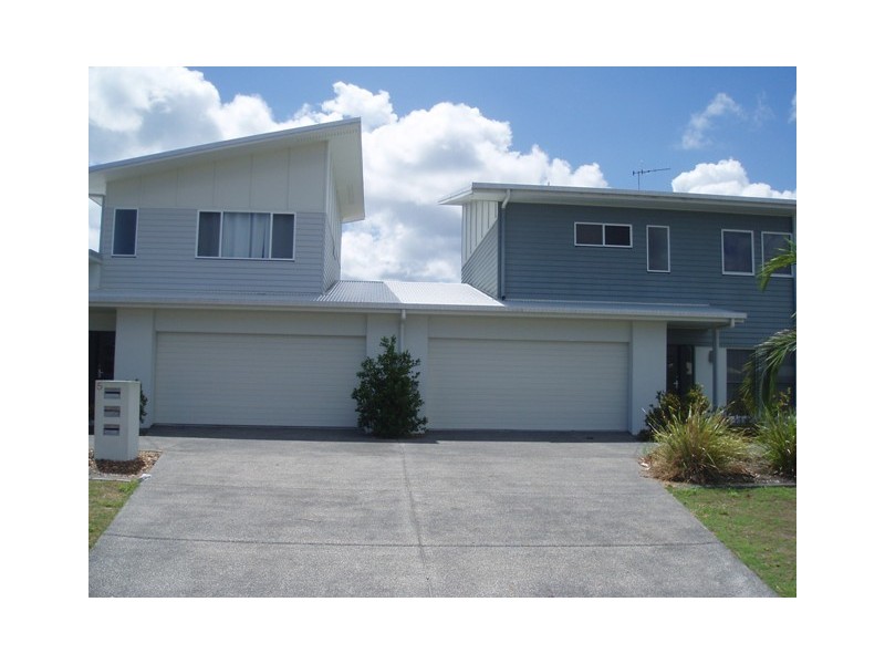 Villa 2/5 Seaway Pde, Toogoom QLD 4655