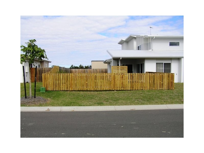 Villa 2/5 Seaway Pde, Toogoom QLD 4655