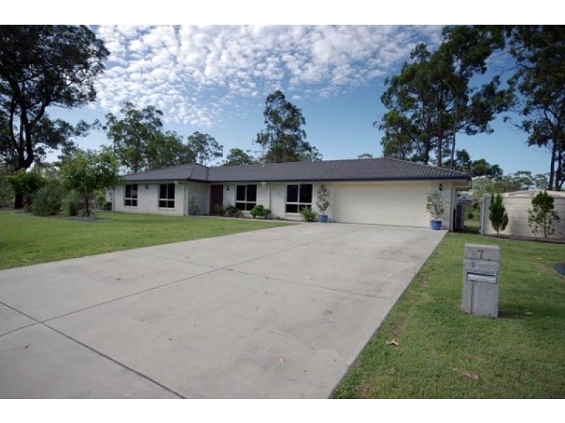 7 Elboz Crt, Burrum Heads QLD 4659