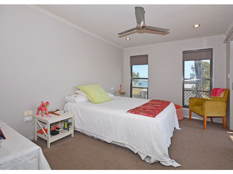 2/9 Burrum Street, Burrum Heads QLD 4659