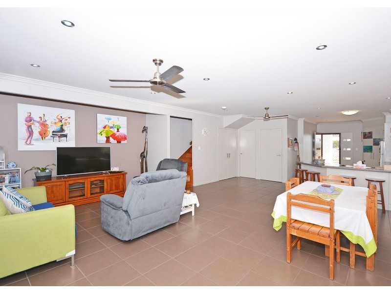 2/9 Burrum Street, Burrum Heads QLD 4659