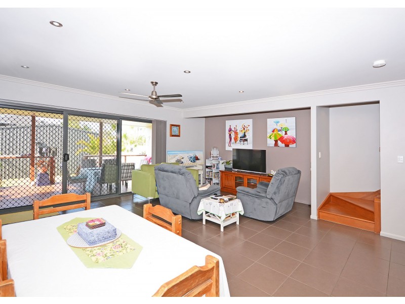 2/9 Burrum Street, Burrum Heads QLD 4659