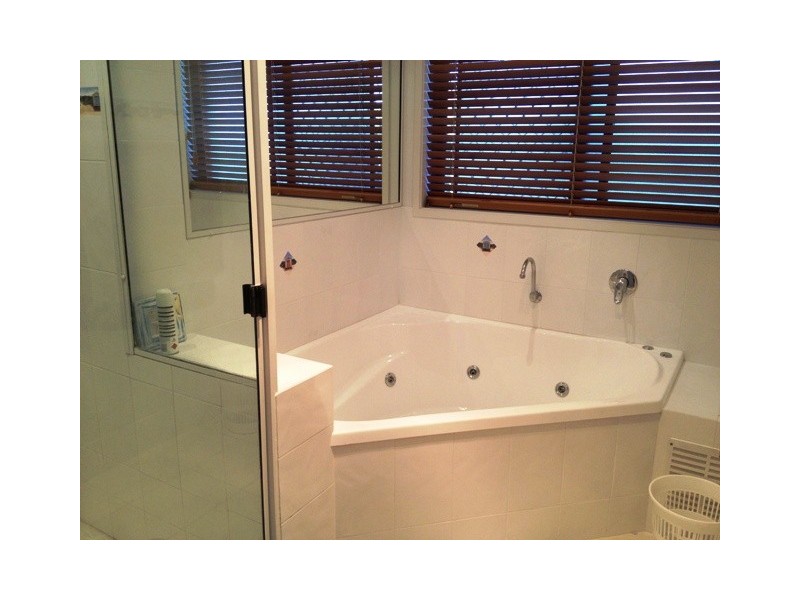 11 Warringal Court, Burrum Heads QLD 4659