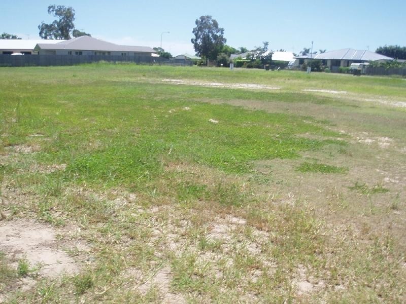 15 Lakes Blvd, Burrum Heads QLD 4659