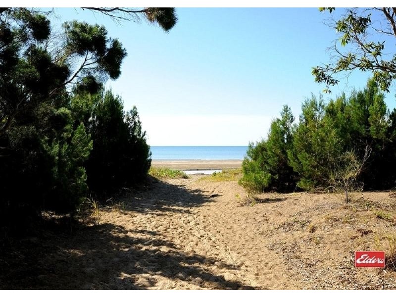 18 Ries Road, Toogoom QLD 4655