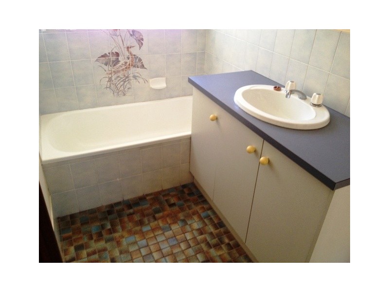 Unit 1/5 Bentwood Crescent, Burrum Heads QLD 4659
