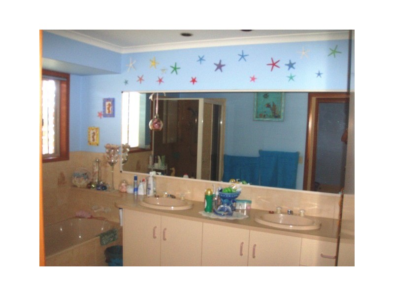 9 Gympie St, Torbanlea QLD 4662