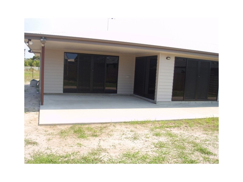 5 Noeme St, Burrum Heads QLD 4659