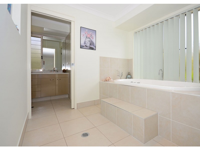 32 Traviston Way, Burrum Heads QLD 4659