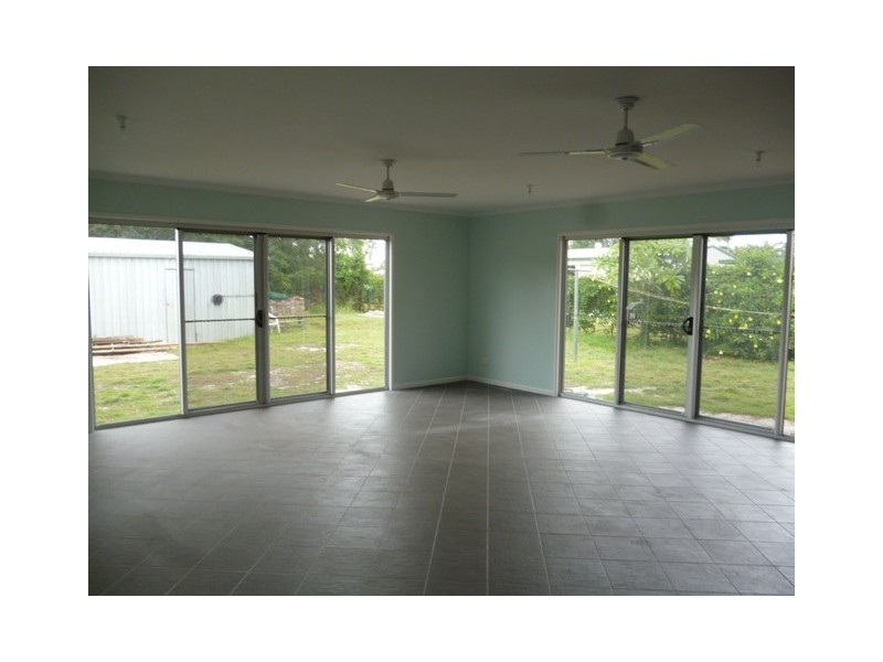 1 Boronia Street, Burrum Heads QLD 4659