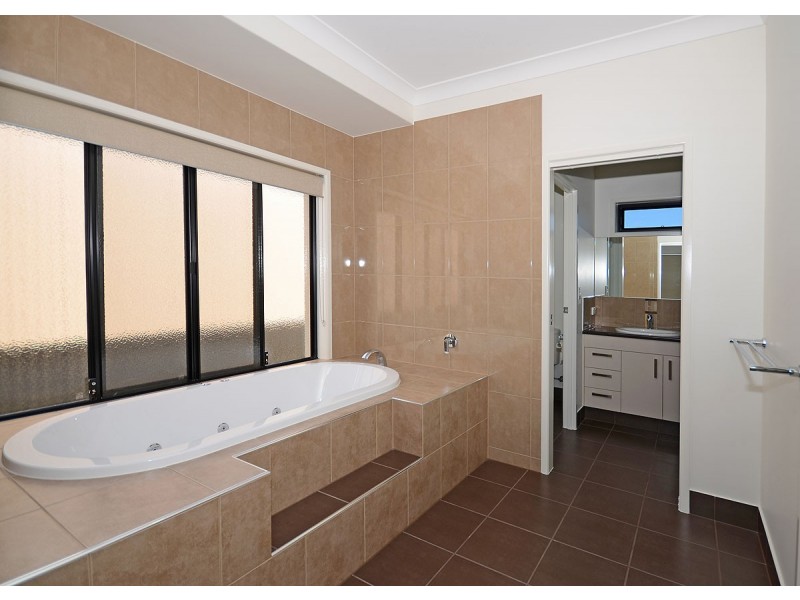 6 Noeme Street, Burrum Heads QLD 4659
