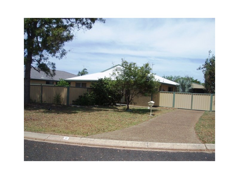 8 Lakes Bvd, Burrum Heads QLD 4659