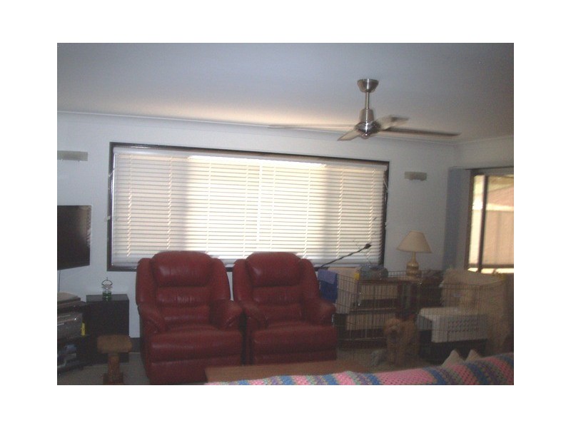 8 Lakes Bvd, Burrum Heads QLD 4659