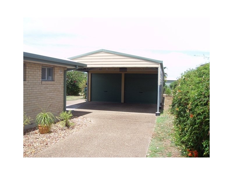 8 Lakes Bvd, Burrum Heads QLD 4659