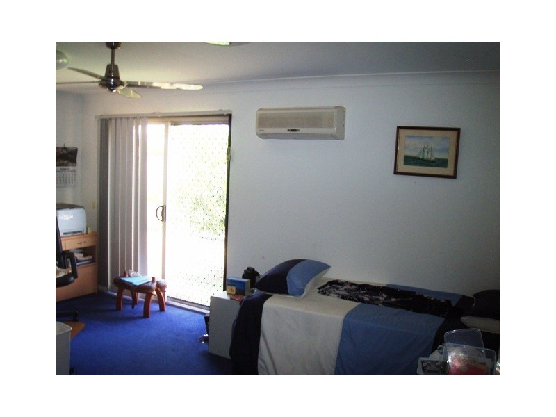 8 Lakes Bvd, Burrum Heads QLD 4659