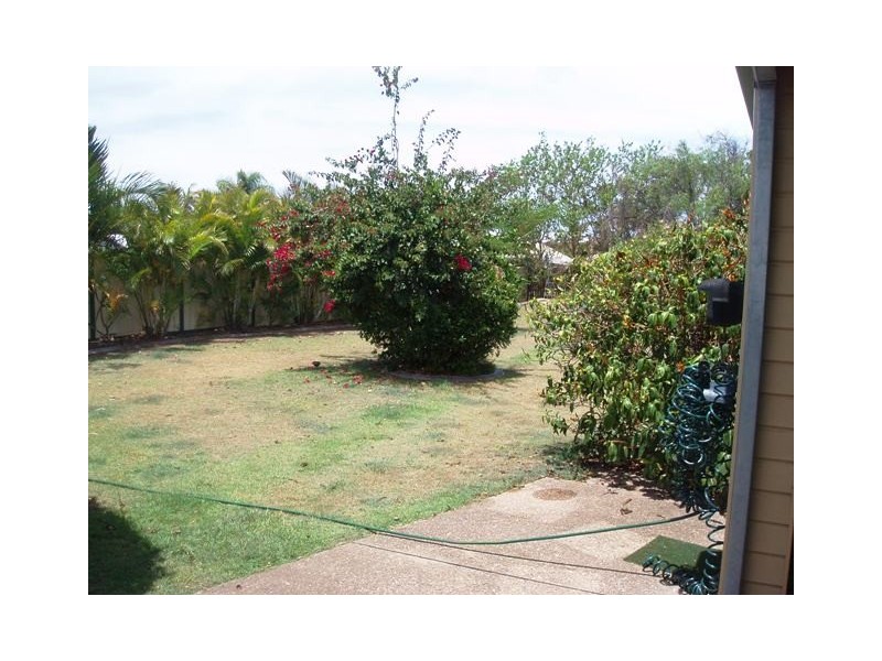 8 Lakes Bvd, Burrum Heads QLD 4659