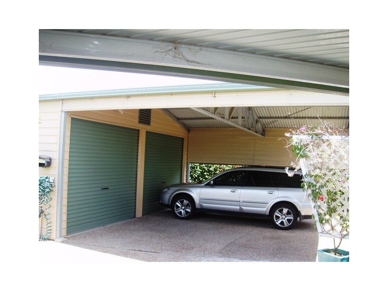 8 Lakes Bvd, Burrum Heads QLD 4659