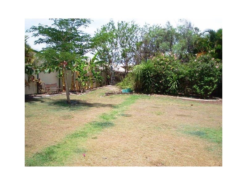 8 Lakes Bvd, Burrum Heads QLD 4659