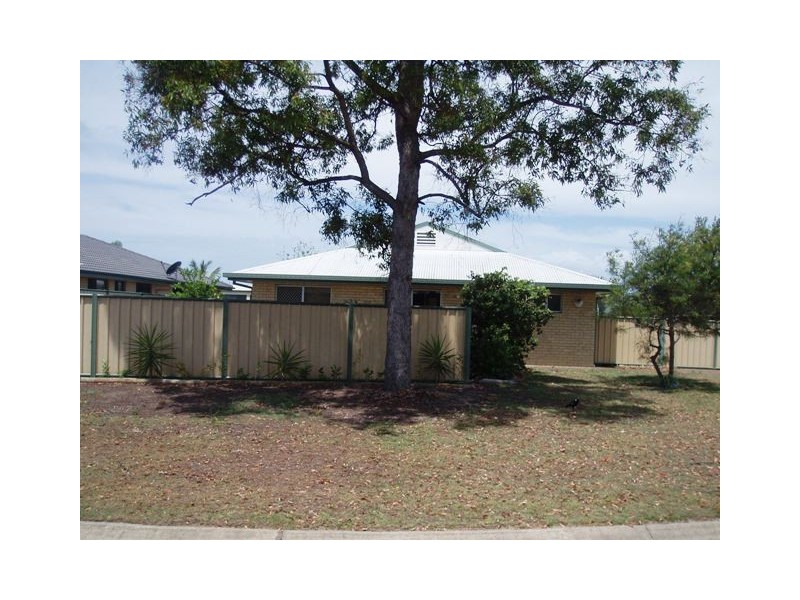 8 Lakes Bvd, Burrum Heads QLD 4659