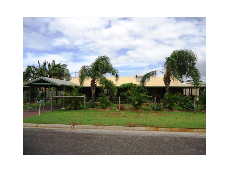 2 Lakes Bvd, Burrum Heads QLD 4659