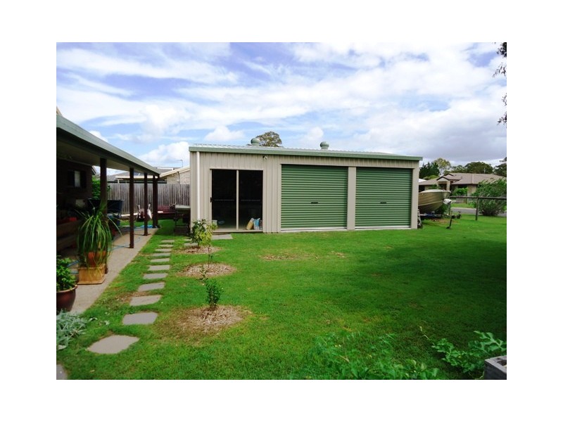 2 Lakes Bvd, Burrum Heads QLD 4659