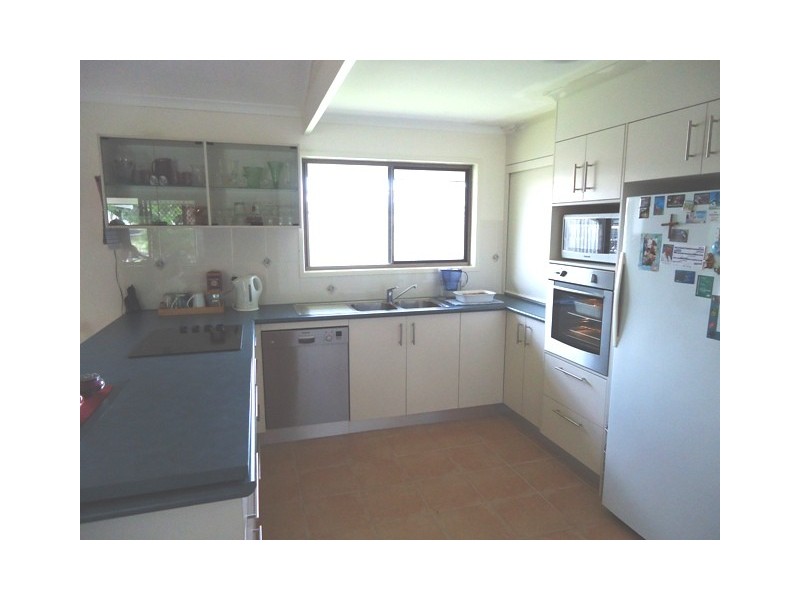 2 Lakes Bvd, Burrum Heads QLD 4659