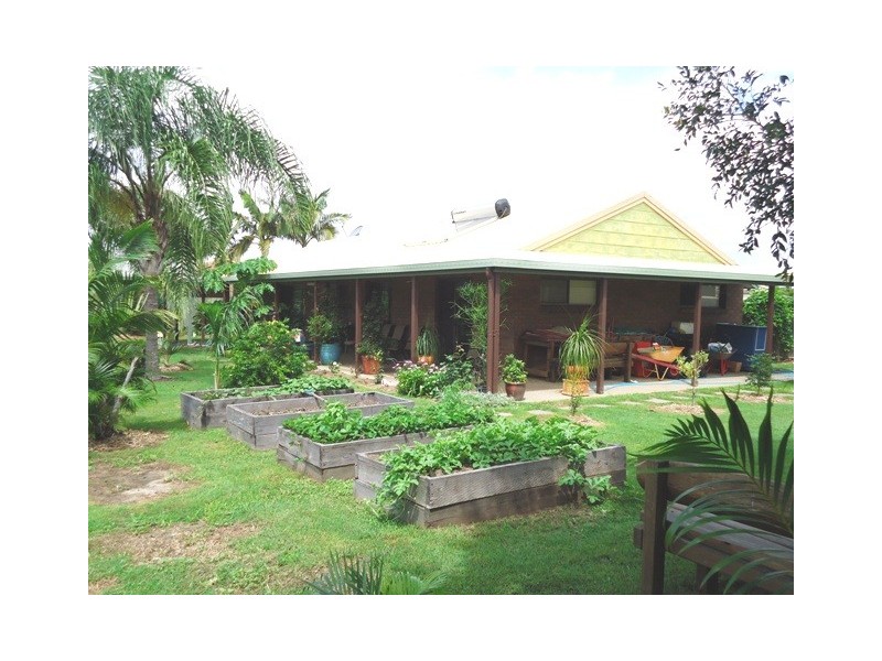 2 Lakes Bvd, Burrum Heads QLD 4659