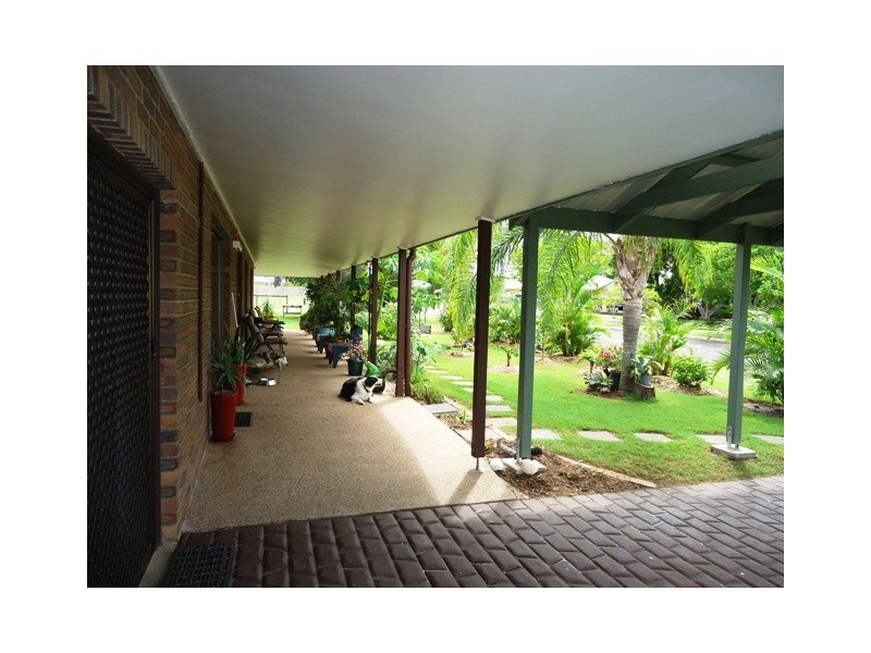 2 Lakes Bvd, Burrum Heads QLD 4659