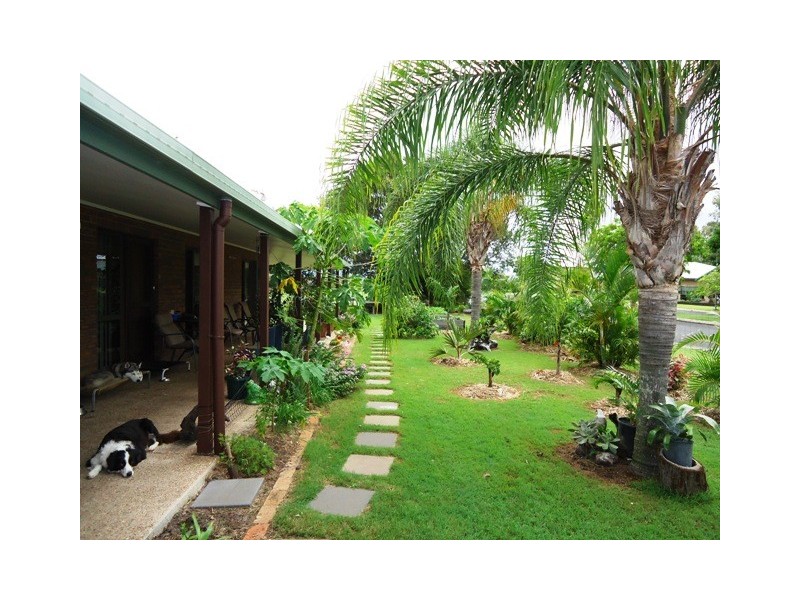 2 Lakes Bvd, Burrum Heads QLD 4659