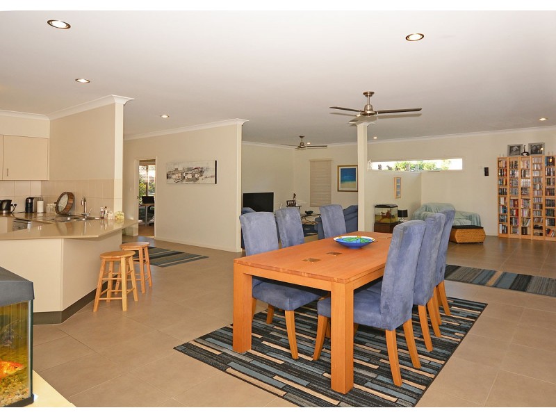 1 Wren Way, Burrum Heads QLD 4659