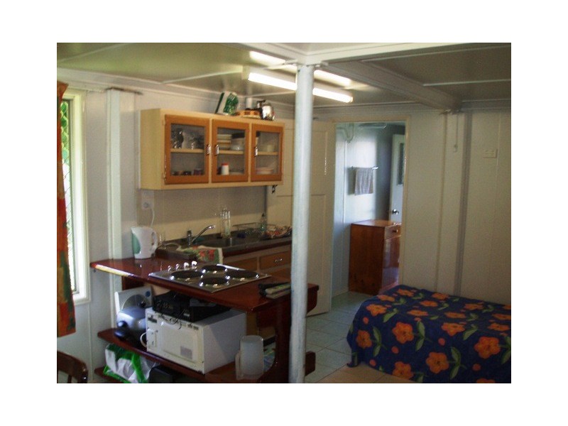 9 Hoffman St, Burrum Heads QLD 4659