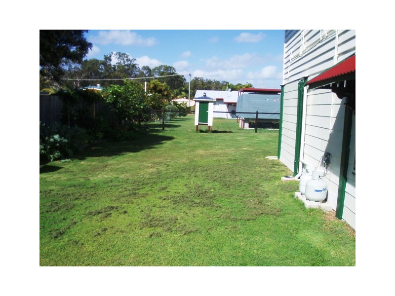 9 Hoffman St, Burrum Heads QLD 4659