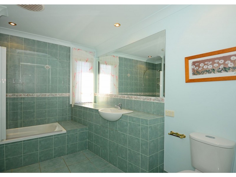 27 Traviston Way, Burrum Heads QLD 4659