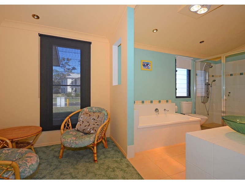 27 Traviston Way, Burrum Heads QLD 4659