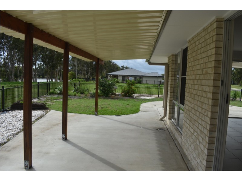 33 Sirenia Dr, Burrum Heads QLD 4659