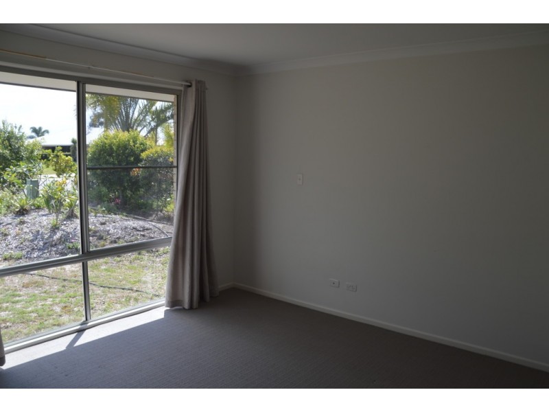 33 Sirenia Dr, Burrum Heads QLD 4659