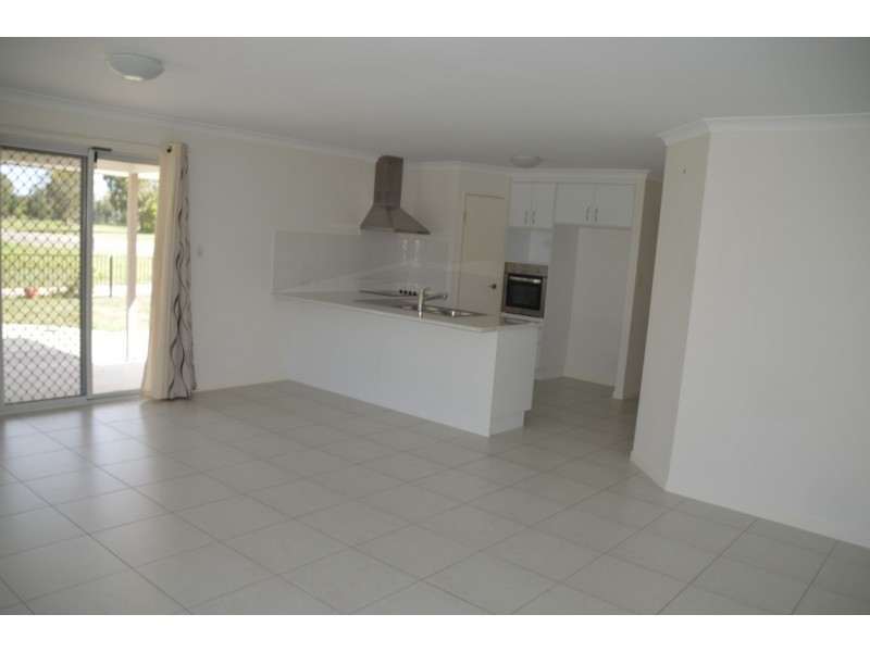 33 Sirenia Dr, Burrum Heads QLD 4659