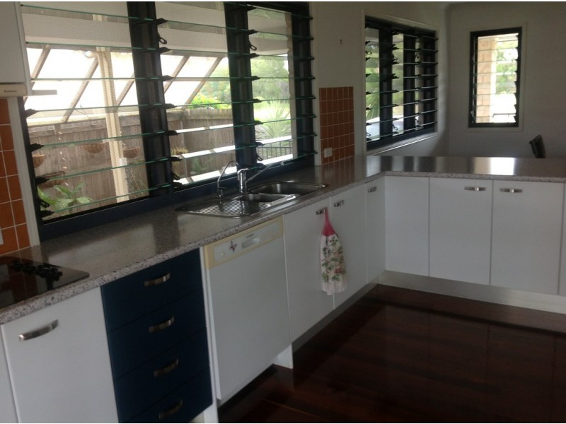 10 Lakes Boulevard, Burrum Heads QLD 4659