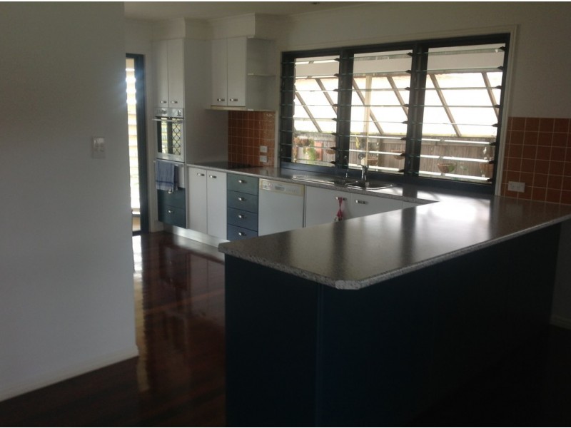 10 Lakes Boulevard, Burrum Heads QLD 4659