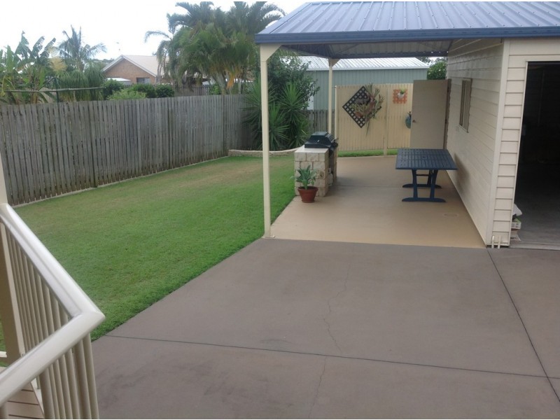 10 Lakes Boulevard, Burrum Heads QLD 4659