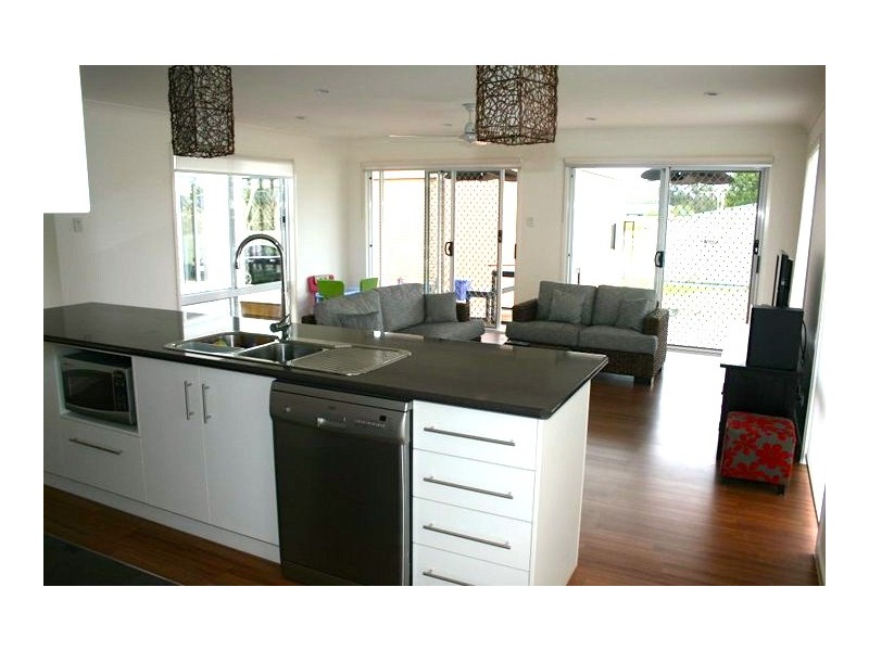 34 Beach Dr, Burrum Heads QLD 4659