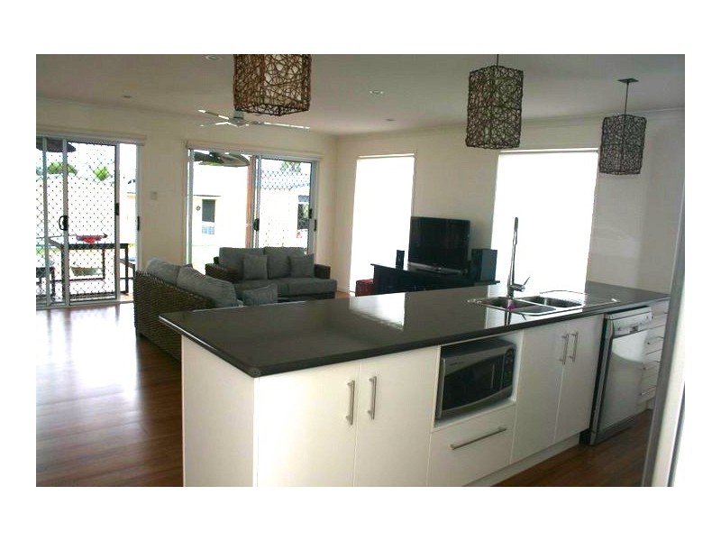 34 Beach Dr, Burrum Heads QLD 4659