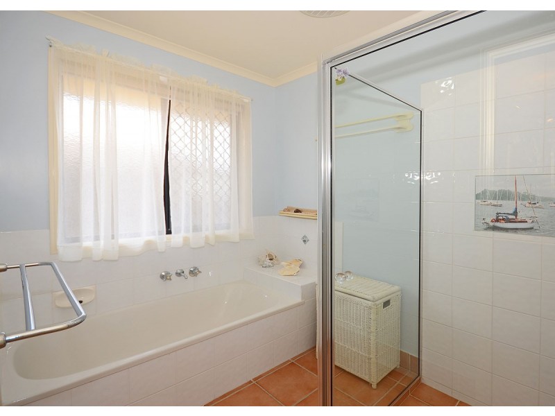 14 Warringal Court, Burrum Heads QLD 4659
