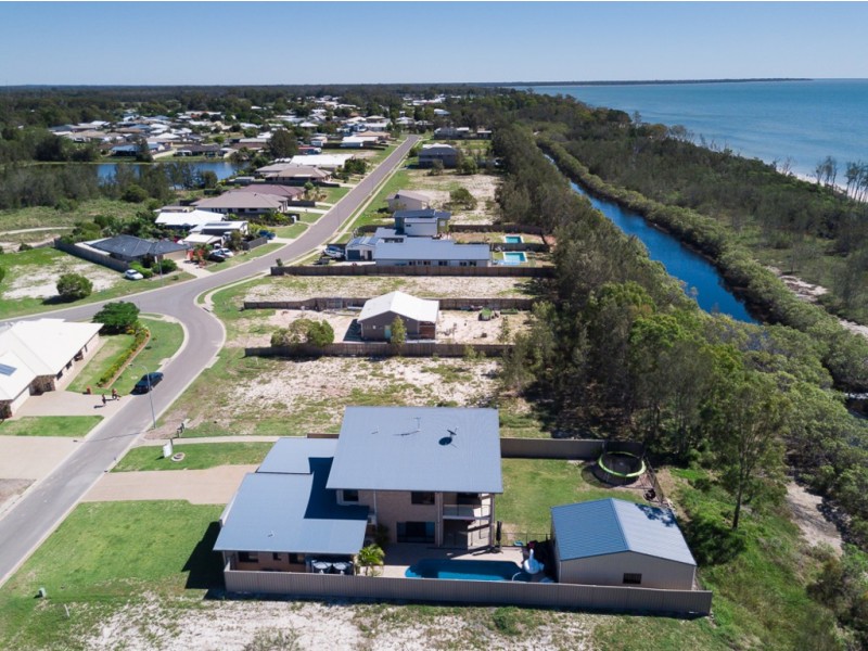 8 Eds Place, Burrum Heads QLD 4659