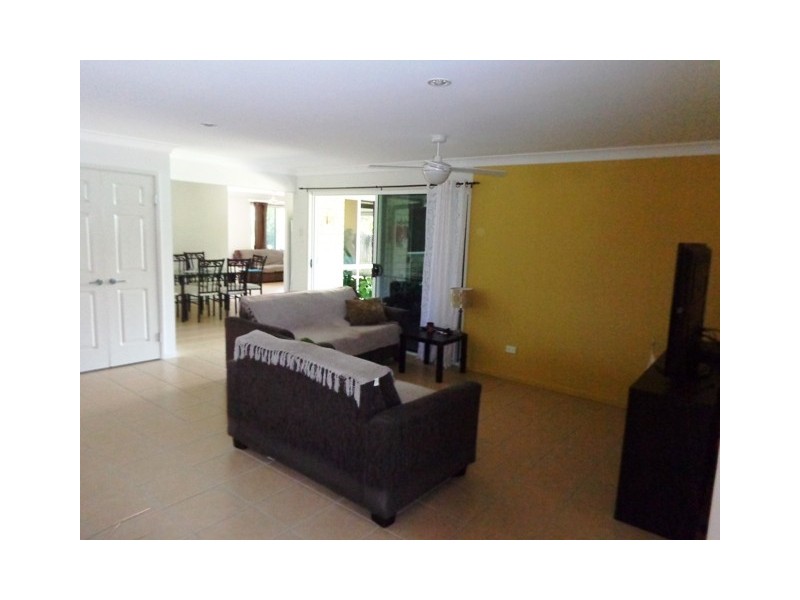 12 Lakeside Dve, Burrum Heads QLD 4659